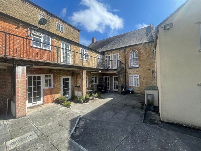 2 Bedroom Maisonette To Rent In East Street, Crewkerne, TA18