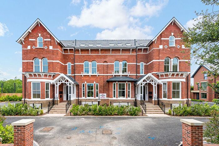 3 Bedroom Flat For Sale In Highfield Avenue, Sale, M33