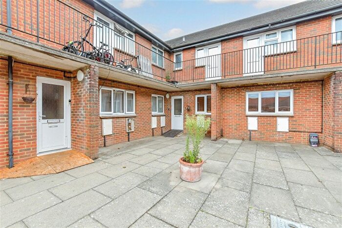 2 Bedroom Flat For Sale In Old Park Avenue, Canterbury, Kent, CT1