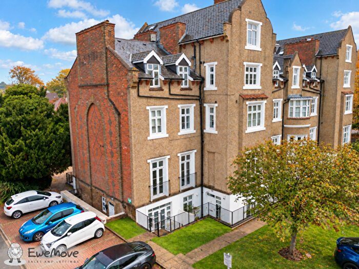 2 Bedroom Flat For Sale In Upton Park, Slough, SL1