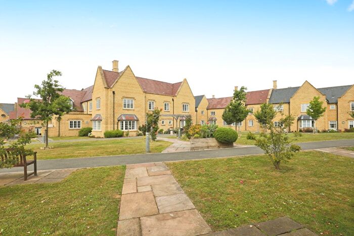 2 Bedroom Bungalow For Sale In Millet Way, Broadway, Worcestershire, WR12
