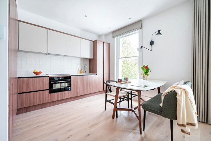 Studio To Rent In Elsham Road, Holland Park, W14