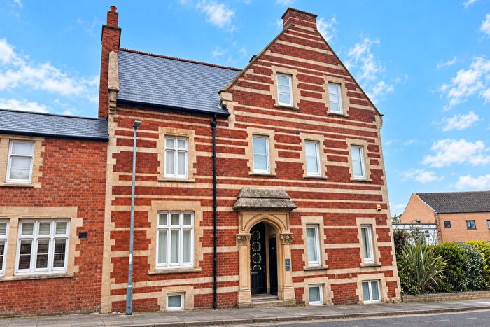 1 Bedroom Apartment For Sale In Denmark Road, Northampton, NN1