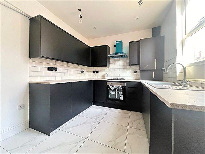 4 Bedroom Terraced House To Rent In Hartley Grove, Leeds, LS6
