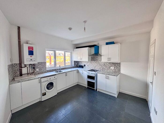3 Bedroom Apartment To Rent In Commercial Road, Bulwell, NG6