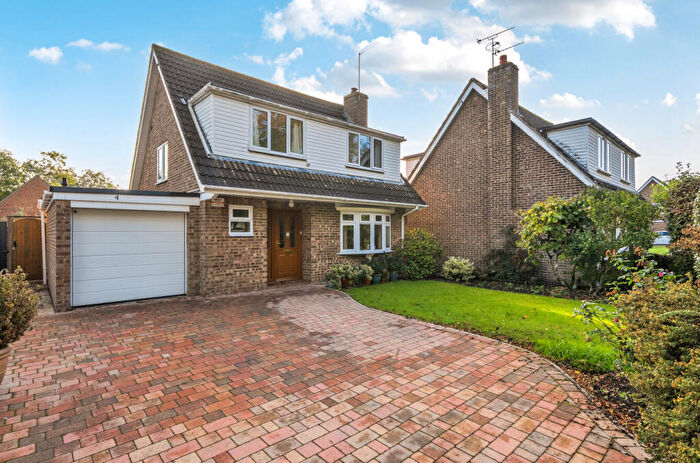 3 Bedroom Detached House For Sale In Robin Close, Warminster, Wiltshire, BA12