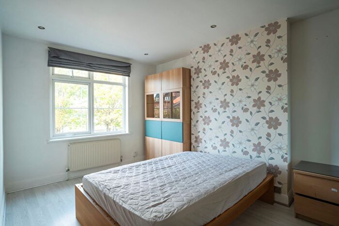 4 Bedroom Maisonette To Rent In Lavender Avenue, Mitcham, CR4