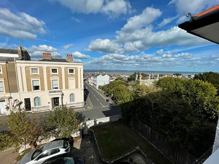 1 Bedroom Flat To Rent In Melville Street, Ryde, PO33