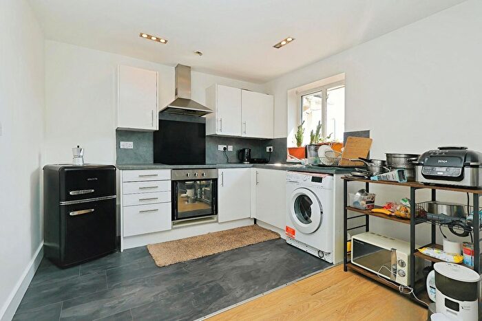 2 Bedroom Flat For Sale In Stanningley Road, West Yorkshire, Leeds, LS13