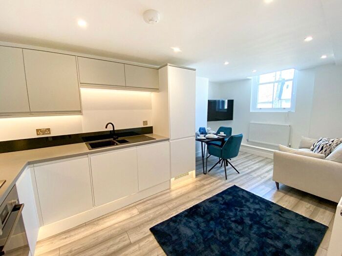 1 Bedroom Flat To Rent In High Street, Witney, OX28