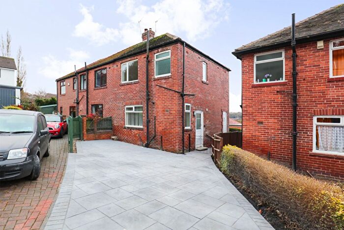 3 Bedroom Semi-Detached House To Rent In Hackthorn Road, Sheffield, S8