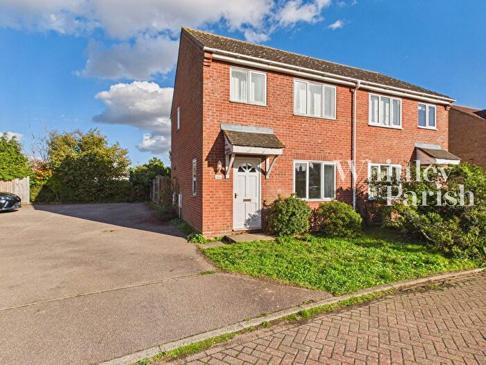 3 Bedroom Semi-Detached House For Sale In Castleton Way, Eye, IP23