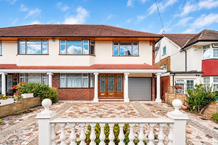 4 Bedroom Semi-Detached House For Sale In Longland Drive, London, N20