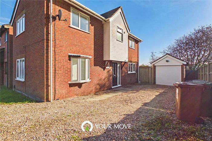 4 Bedroom Detached House To Rent In Hogarth Close, Bradwell, Great Yarmouth, Norfolk, NR31