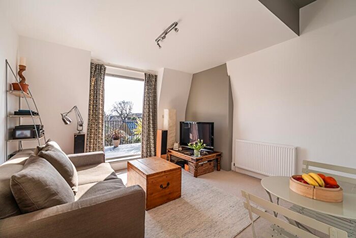 1 Bedroom Flat To Rent In Fontenoy Road London, SW12