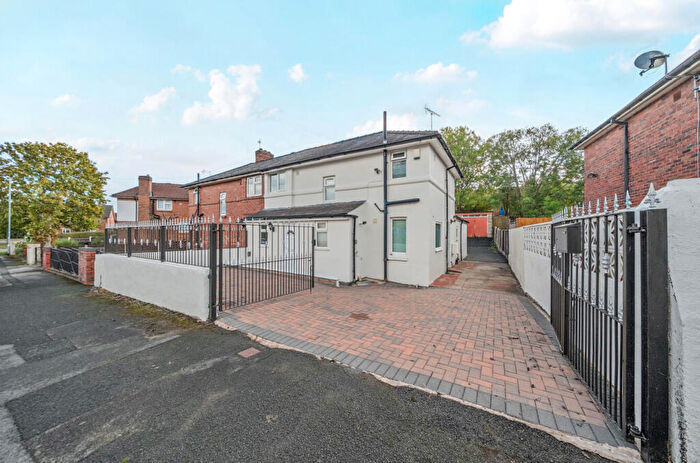 5 Bedroom Semi-Detached House For Sale In Wyther Park Hill, Leeds, West Yorkshire, LS12