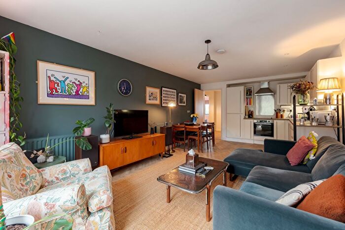 2 Bedroom Flat For Sale In Crown Dale, London, SE19