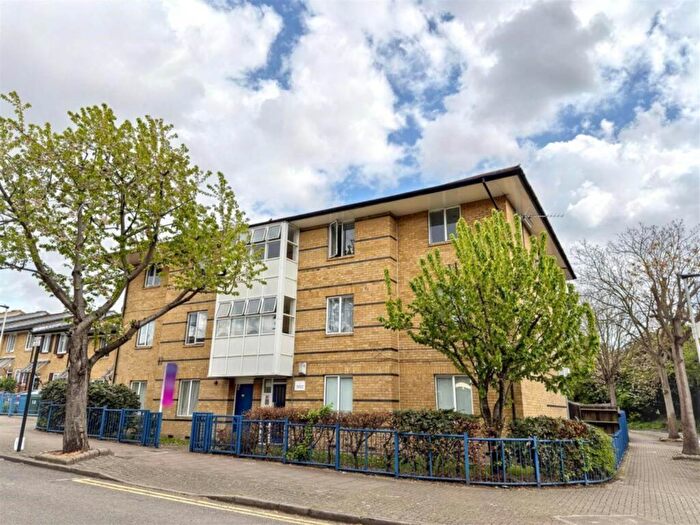 1 Bedroom Flat To Rent In Peveral, London, E6