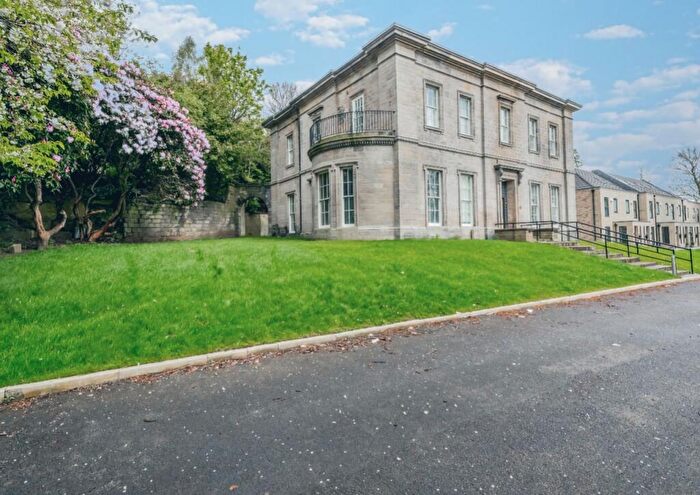 2 Bedroom Apartment To Rent In Flat A, Cliff House Cliff Oaks, Fawcett Lane, Leeds, LS12