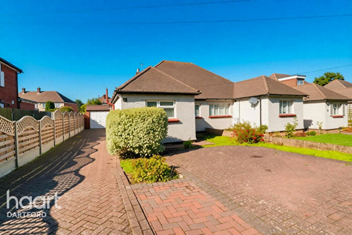 2 Bedroom Semi-Detached Bungalow For Sale In Meadow Way, Dartford, DA2