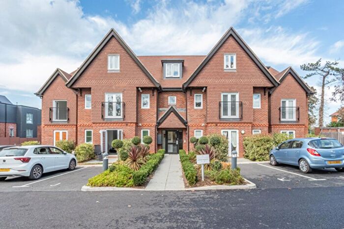 2 Bedroom Flat For Sale In Linksfield Road, Westgate-on-Sea, Kent, CT8