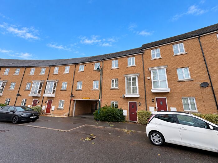 4 Bedroom Town House To Rent In New Lakeside, Hampton Vale, Peterborough, PE7