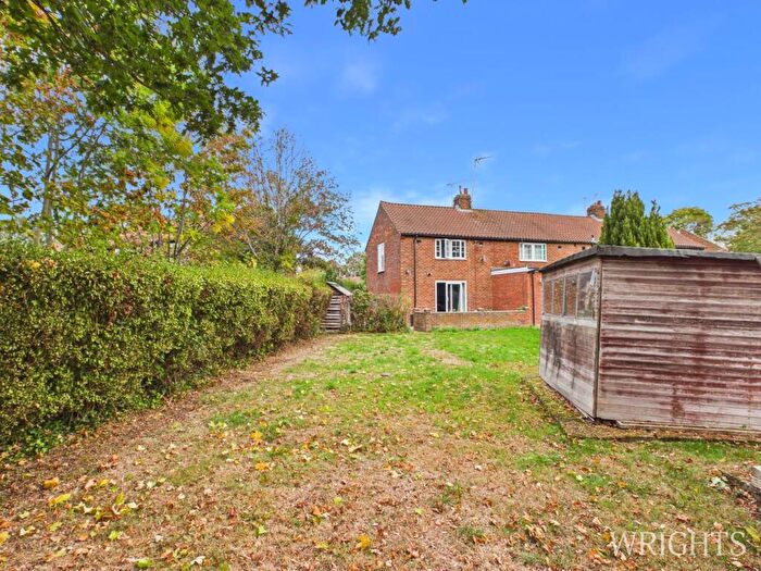 3 Bedroom End Of Terrace House For Sale In Cranborne Gardens, Welwyn Garden City, AL7