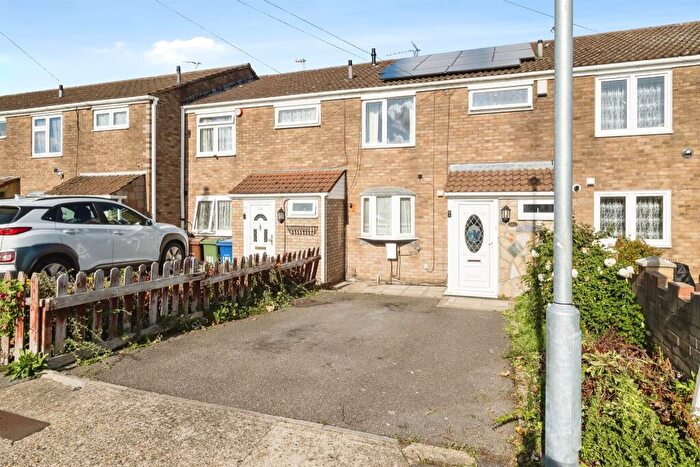 3 Bedroom Terraced House For Sale In Brennan Road, Tilbury, RM18