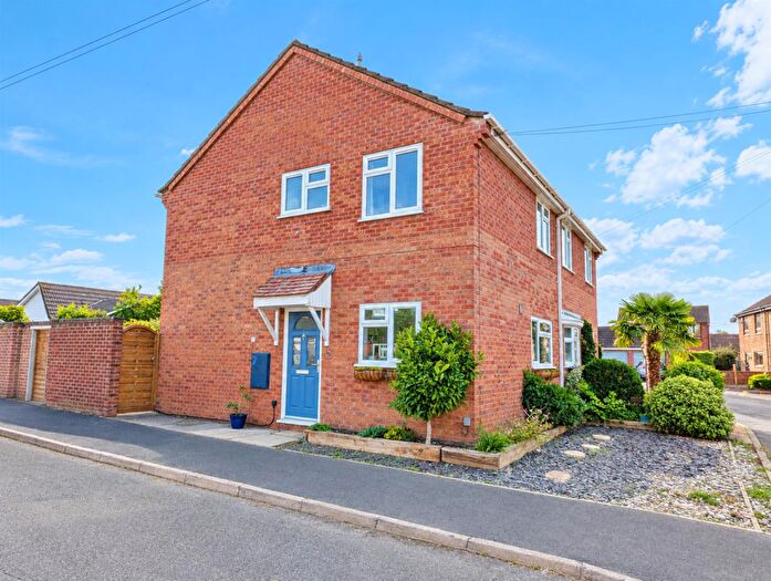3 Bedroom House For Sale In Chapel Avenue, Long Stratton, Norwich, NR15