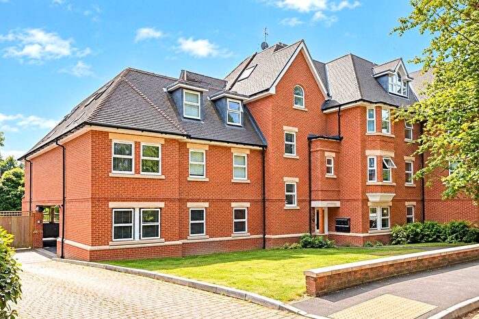 2 Bedroom Flat For Sale In Woking, Surrey, GU22