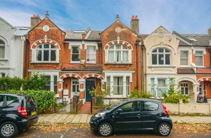 3 Bedroom Flat To Rent In Silver Crescent, Chiswick, W4