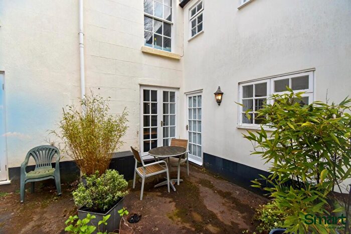 2 Bedroom Apartment For Sale In Bystock Terrace, Exeter, EX4