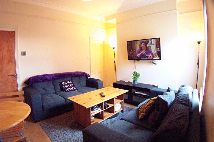 4 Bedroom Terraced House To Rent In Manor Drive, Headingley, Leeds, LS6