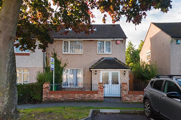 5 Bedroom Semi-Detached House To Rent In Moreton Way, Cippenham, SL1