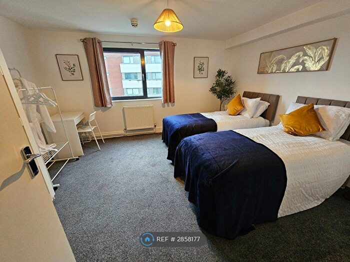 2 Bedroom Flat To Rent In Clayton Road Road, Hayes, UB3