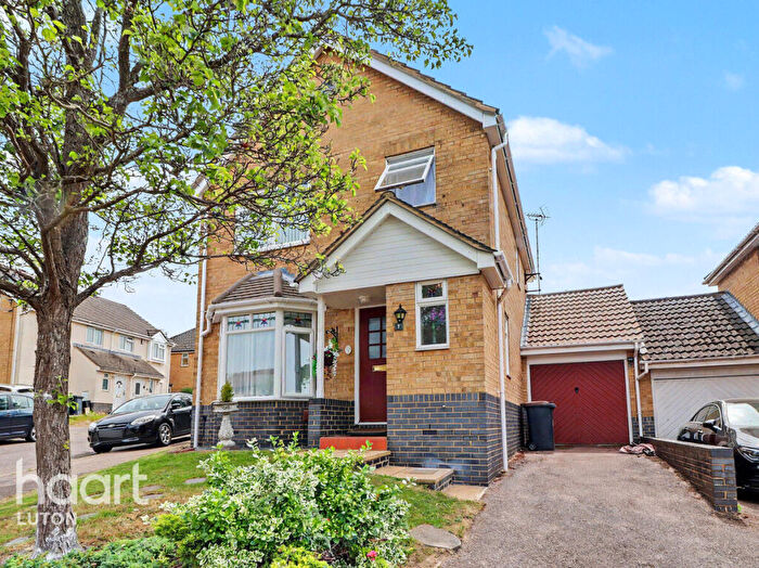 3 Bedroom Detached House For Sale In Pomeroy Grove, Luton, LU2