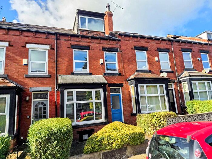 6 Bedroom House Of Multiple Occupation For Sale In Headingley Avenue, Leeds, LS6