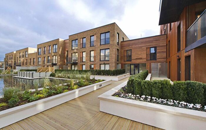 2 Bedroom Flat For Sale In Grand Canal Avenue, Surrey Quays, SE16