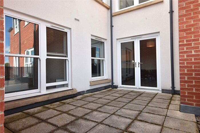 2 Bedroom Flat To Rent In East Street, Farnham, Surrey, GU9
