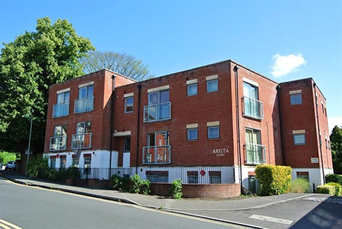 1 Bedroom Flat For Sale In Harvest Road, Englefield Green, TW20