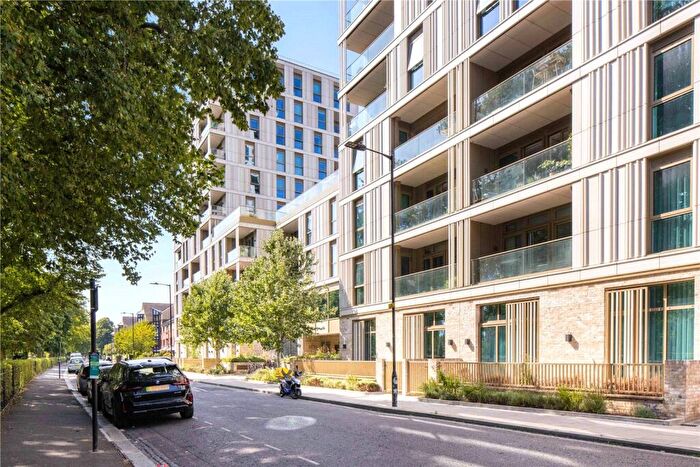 2 Bedroom Flat For Sale In Downs Road, Hackney, London, E5
