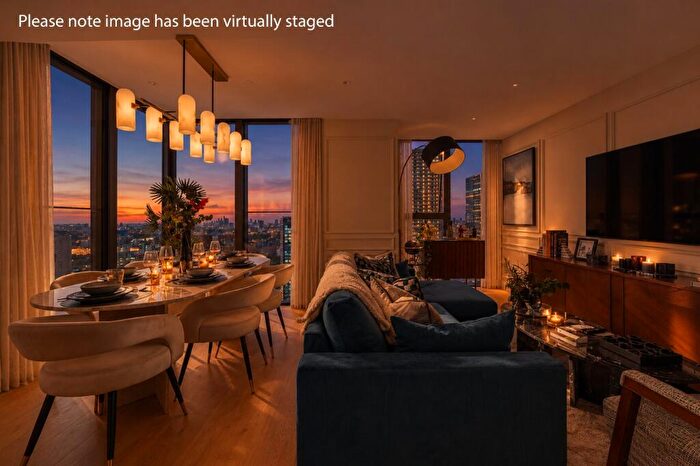 2 Bedroom Apartment For Sale In Harcourt Tower, Marsh Wall, Canary Wharf, London, E14