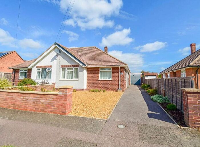 3 Bedroom Semi-Detached Bungalow For Sale In High View, Bedford, MK41