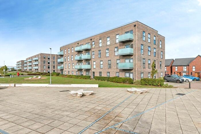2 Bedroom Flat For Sale In Colliford Road, West Thurrock, Grays, Essex, RM20