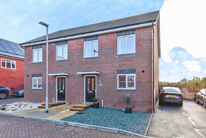 3 Bedroom Semi-Detached House For Sale In Callum Way, Westbury, BA13
