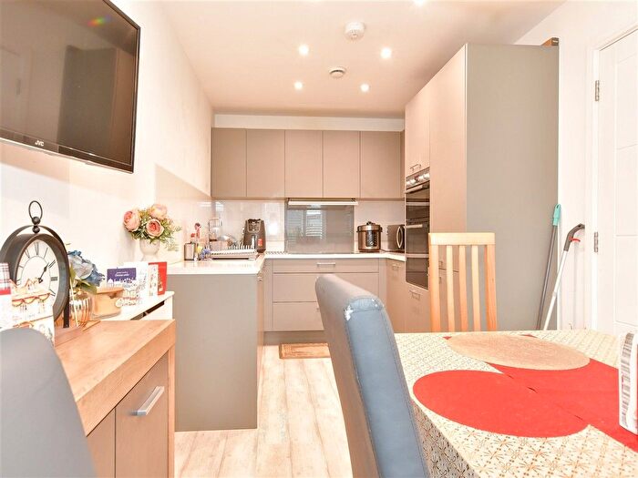 4 Bedroom Semi-Detached House For Sale In Maccowan Avenue, Snodland, Kent, ME6