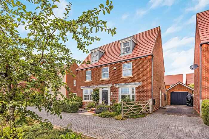 5 Bedroom Detached House For Sale In Manor Farm Close, Havant, PO9