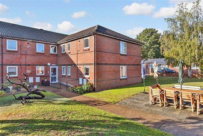 2 Bedroom Flat For Sale In Guardian Court, Rainham, Kent, ME8