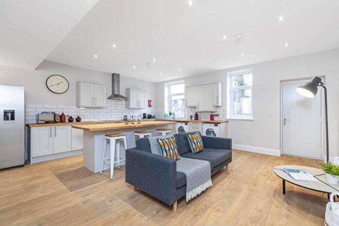 6 Bedroom House To Rent In Burley Road, Leeds, LS3