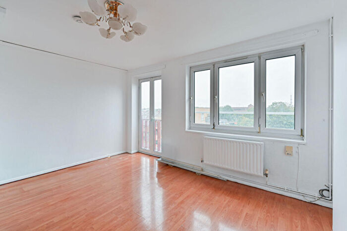 2 Bedroom Flat To Rent In Armfield Crescent, Mitcham, CR4